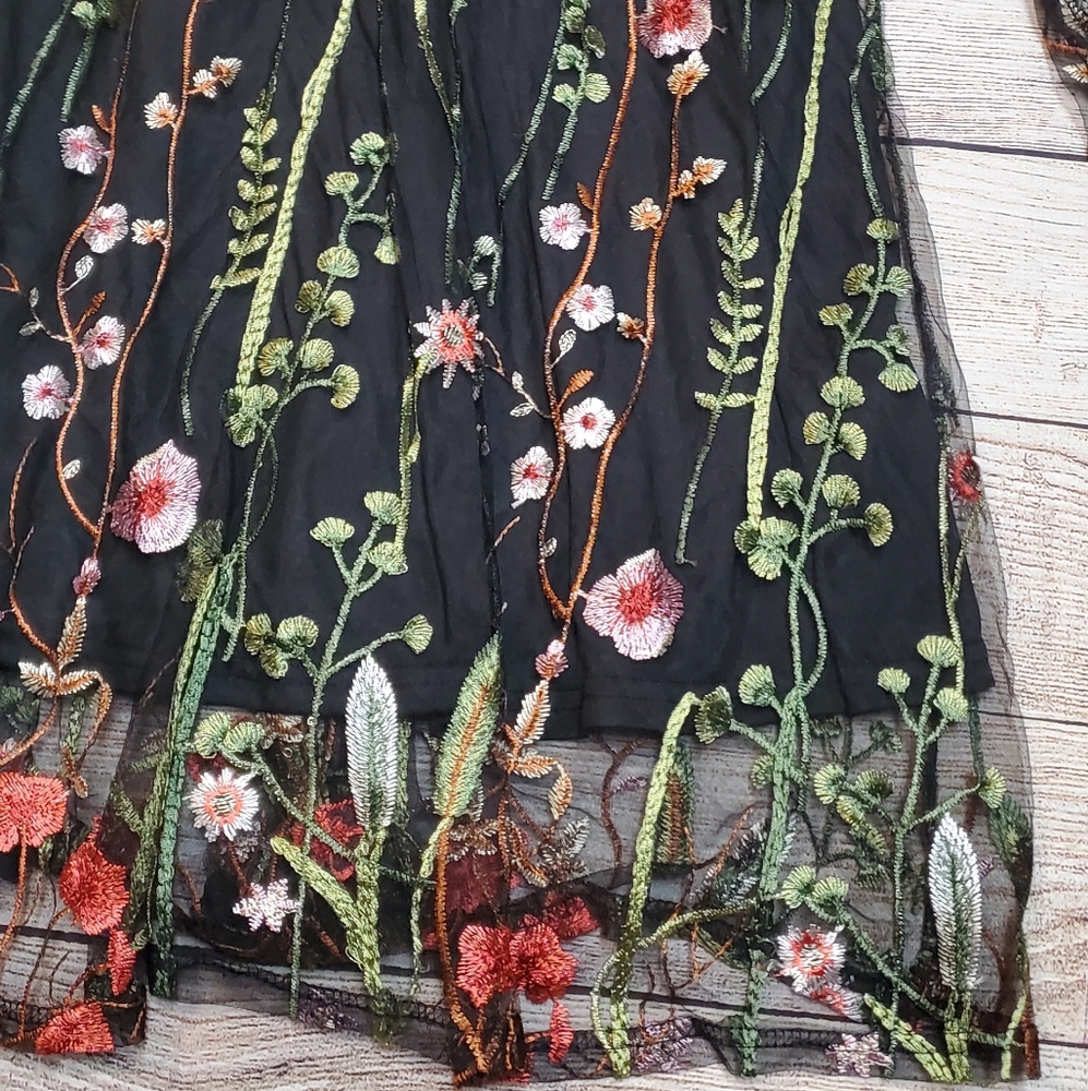 Embroidered dress size L - Picture 2 of 9